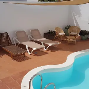 https://surfers-retreat-too.in-canary-islands.com